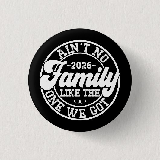 アインは2025年の懇親会のような家族得はない 缶バッジ (正面)