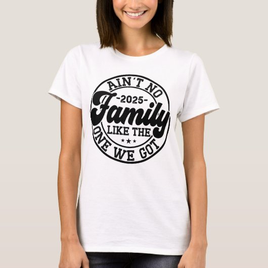 アインは2025年の懇親会のような家族得はない Tシャツ (正面)