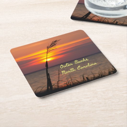アウターバンクノースカロライナビーチサンセットオレンジスカイ スクエアペーパーコースター (アングル)