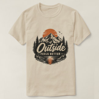 アウトドアは最高 山の自然 アドベンチャーデザイン Tシャツ