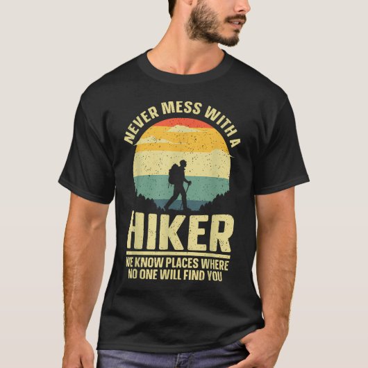 アウトドアハイキングギア用最高のハイキングアート ハイカー Tシャツ (正面)