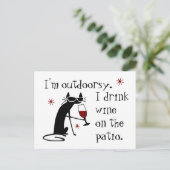 アウトドリーパティオワイン引用文と黒猫 ポストカード (スタンド正面)