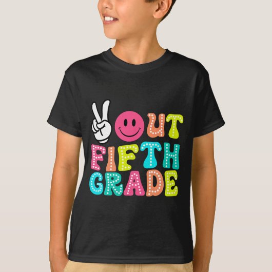 アウト5年生の卒業Cl 2024学校の最終日 Tシャツ (正面)