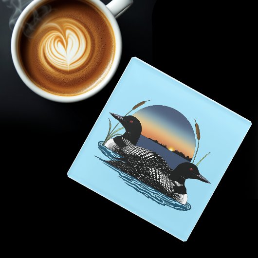 アオアオハクチョウのつがい 日没の青い湖の野生生物  ガラスコースター