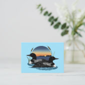 アオアオハクチョウのつがい 日没の青い湖の野生生物 名刺 (スタンド正面)
