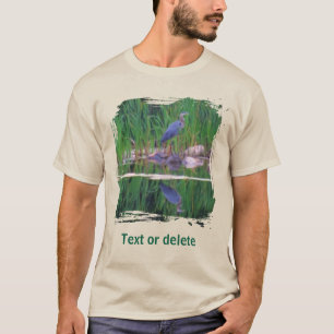 アオサギの静かな水面の映り込み 動物画 Tシャツ