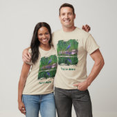 アオサギの静かな水面の映り込み 動物画 Tシャツ (ユニセックス)