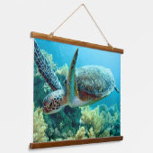 アカウミガメが紅海を泳ぐ 吊り下げ型タペストリー (傾斜あり)