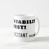 アカウンタビリティを第一に、親切を第二に コーヒーマグカップ (正面右)