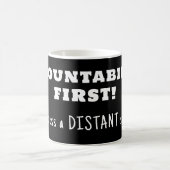 アカウンタビリティを第一に、親切を第二に コーヒーマグカップ (中央)