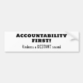 アカウンタビリティを第一に、親切を第二に バンパーステッカー (正面)