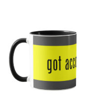 アカウンタビ得ティ – 黄色と黒のレタリング