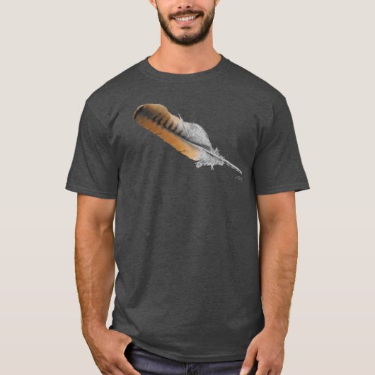 アカオノスリの羽根 Tシャツ (正面)