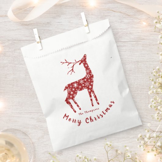 アカシカとスノーフレークのパーソナライズされたクリスマス フェイバーバッグ (クリップ留めされた状態)