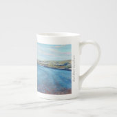 アカシカの砂州-骨灰磁器のマグ ボーンチャイナマグカップ (右)