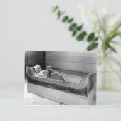 アキテーヌのエレノアの人形 ポストカード (スタンド正面)