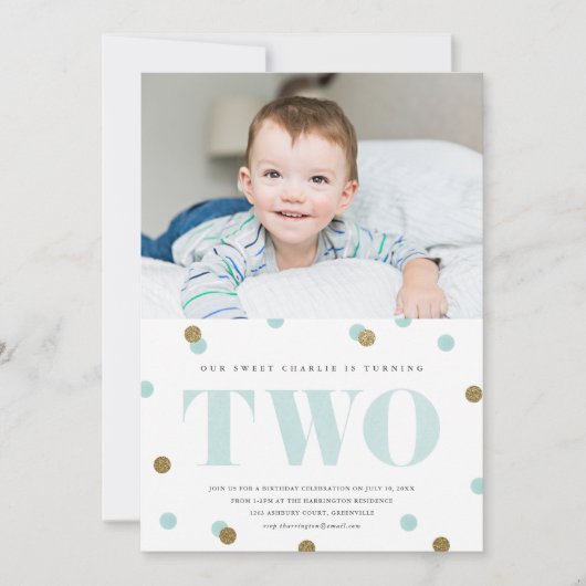 アクアと金ゴールド紙吹雪の第2バースデーパーティーの写真 招待状 (正面)