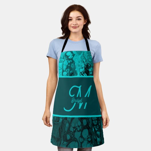 アクアエレガントティール（緑がかった色）スクリプはっきりしたトモノグラム エプロン (着用した状態)