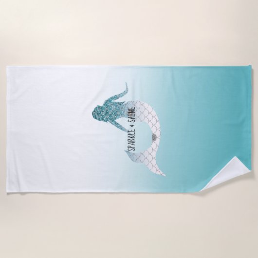アクアガーリーティール（緑がかった色）グリッタースパークルマーメイド ビーチタオル (正面)