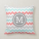 アクアコーラルグレーシェブロンモノグラム装飾枕 クッション<br><div class="desc">エレガント桃モダン、ターコイズライトブルー、グレーと白のシェブロンzigzagsパタストライプーンカスタムモノグラム装飾装飾用クッション。完全にカスタマイズ可能で、本当にホームのデコユニークー項目のための独自のイニシャルを追加。</div>
