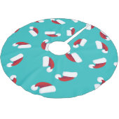 アクアターコイズの鮮やかな青と赤のサンタ帽 ブラッシュドポリエステルツリースカート (アングル)