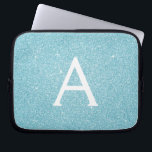 アクアティール（緑がかった色）ブルーグリッターアンドスパークルモノグラム ラップトップスリーブ<br><div class="desc">アクアティール（緑がかった色）ブルーフェイクグリッターとスパークルモノグラムエレガントケース。この場合はカスタマイズ、イニシャルと名を含めることができる。</div>