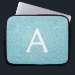 アクアティール（緑がかった色）ブルーグリッターアンドスパークルモノグラム ラップトップスリーブ<br><div class="desc">アクアティール（緑がかった色）ブルーフェイクグリッターとスパークルモノグラムエレガントケース。この場合はカスタマイズ、イニシャルと名を含めることができる。</div>