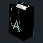 アクアティール（緑がかった色）ブルースクリプガーリートモノグラム名 ミディアムペーパーバッグ<br><div class="desc">ブラックとアクアブルーのティール（緑がかった色）シンプルスクリプトのモノグラム名抱き枕。これは、最高の甘い16歳の誕生日、結婚ブライダルシャワー、記念日、赤ちゃんシャワーまたはバチェロレッテ抱き枕を作る誰かがグラームの豪華さとシックなスタイルを愛する。</div>