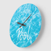 アクアパーソナライズされたウォーターウェルカムザファミリープール ラージ壁時計 (傾斜)