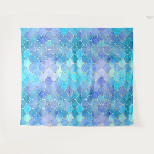 アクアピアセント&金ゴールドマーメイドスケールパターン タペストリー (正面(横))