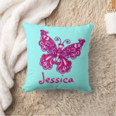 アクアピンクの女の子が蝶クッション枕と呼ばれる クッション (ブランケット)