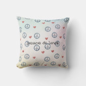 アクアピンクイエロー絞り染めピースサインとハート クッション (正面)