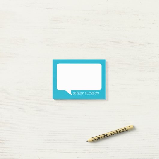 アクアブルーとホワイトトークバブルの名パーソナライズされた前 ポストイット (デスク上)