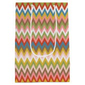 アクアブルーオレンジピンクレッドライムグリーンジグザグアート ミディアムペーパーバッグ (裏面)