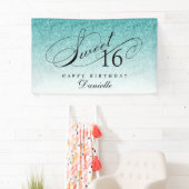 アクアブルーグリッタースウィート16パーソナライズされた誕生日 横断幕 (インサイチュ)