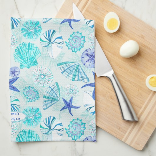 アクアブルーティール（緑がかった色）水彩貝殻w/名前をカスタムする キッチンタオル (四つ折り)