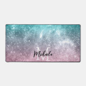 アクアブルーピンクシーグラデーション銀河系抽象芸術モノグラム デスクマット (正面)