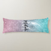 アクアブルーピンクシーグラデーション銀河系抽象芸術モノグラム ボディピロー (正面)