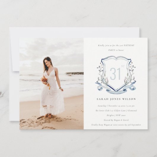 アクアブルーワイルドフラワーモノグラムクレストフォト誕生日 招待状 (正面)