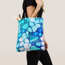 アクアマリンに似た色合いの石のように丸い