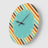 アクアマリンの円の対角線のストライプの青く黄色い赤 ラージ壁時計 (傾斜)