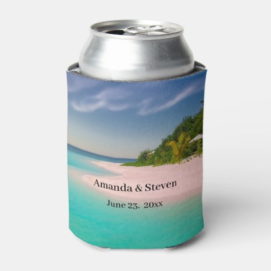 アクアマリンの海のトロピカルビーチの風景の結婚式 缶クーラー (缶正面)