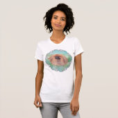 アクアマリンの背景のペキニーズ Tシャツ (正面フル)