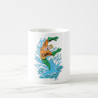 アクアマンが波に飛び込む コーヒーマグカップ