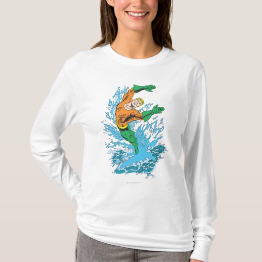 アクアマンが波に飛び込む Tシャツ (正面)