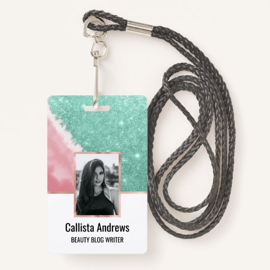 アクアモダンティール（緑がかった色）ピンクグリッター水彩ビーチ バッジ (正面ランヤード)