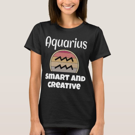 アクアリ頭が切れるウスおよびクリエイティブ〔占星術の〕十二宮図標識占星術 Tシャツ (正面)