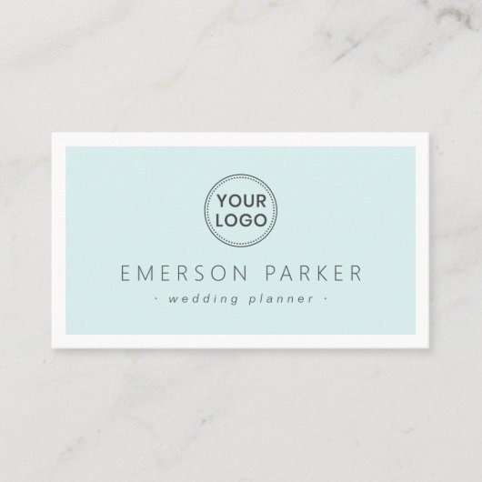 アクア淡い色のブルーホワイトモダンミニマリスト追加ロゴ 名刺 (正面)