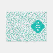 アクア/タークホワイトスターズティール（緑がかった色）クローバー3モノグラム フリースブランケット (正面(横))