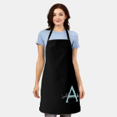アクア ティール ブルー スクリプト ガーリー モノグラム ネーム エプロン (着用した状態)